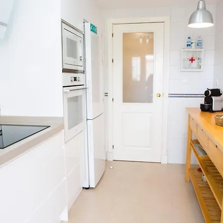 Sea View Apartment, Shared Pools, Estepona, 60 M² Apartament