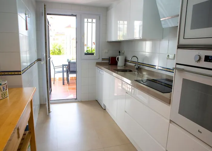 Sea View Apartment, Shared Pools, Estepona, 60 M² *