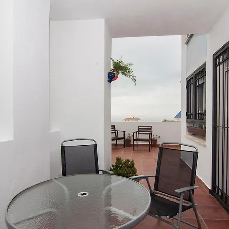 Sea View Apartment, Shared Pools, Estepona, 60 M² Apartamento *
